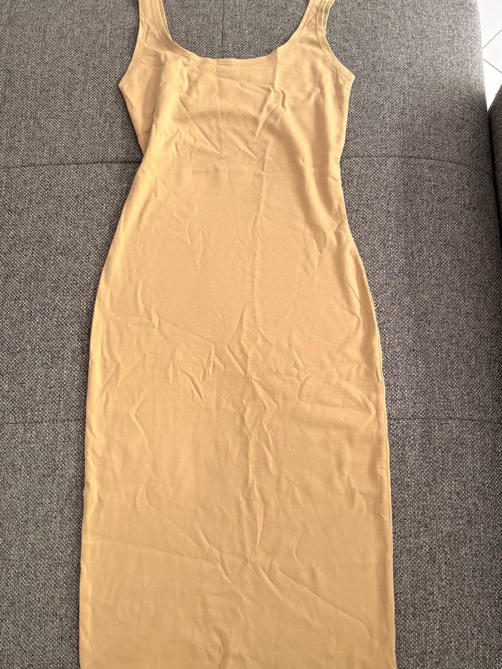Robe midi nude moulante